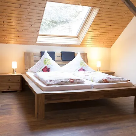 Gastehaus Am Schlossberg 2*