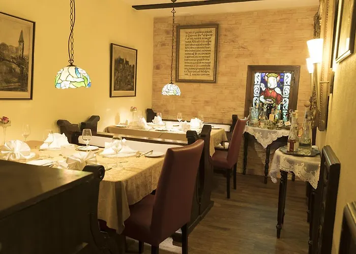 ゲストハウス Gaestehaus Am Schlossberg 3*