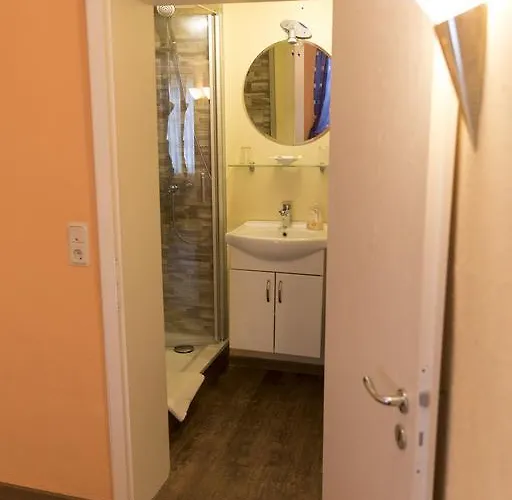 Gaestehaus Am Schlossberg ゲストハウス 3*